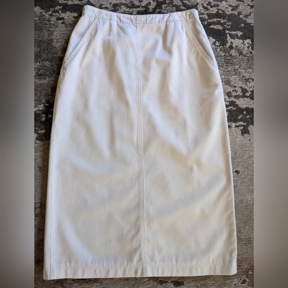Ladies White Skirt with Pockets